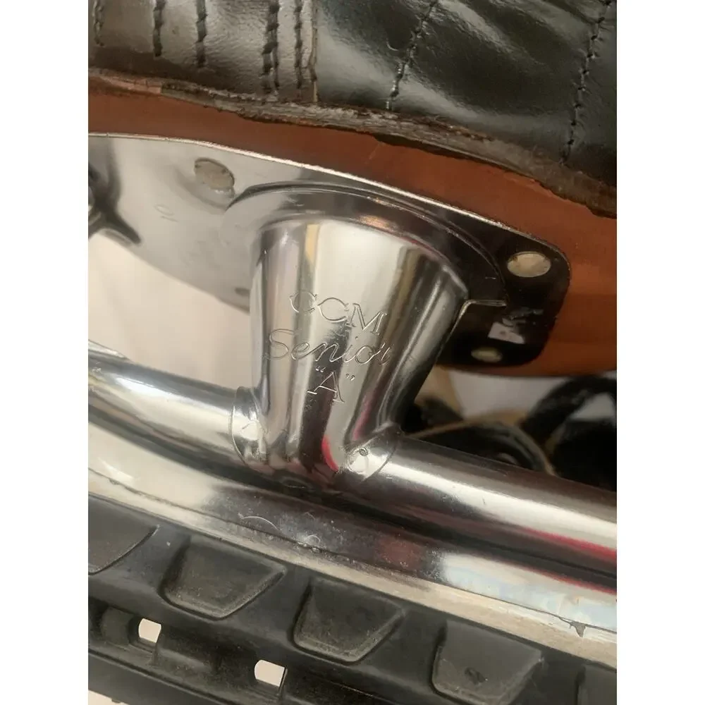 CCM Senior A Hockey Skates Size 10 ( Excellent Condition)
